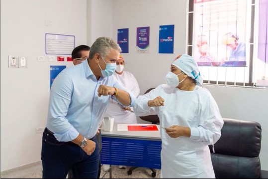 Colombia | Verónica Machado, primera persona en vacunarse contra la covid-19
