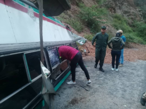 Al menos 12 funcionarios del Ejército resultaron heridos en accidente de tránsito en Trujillo