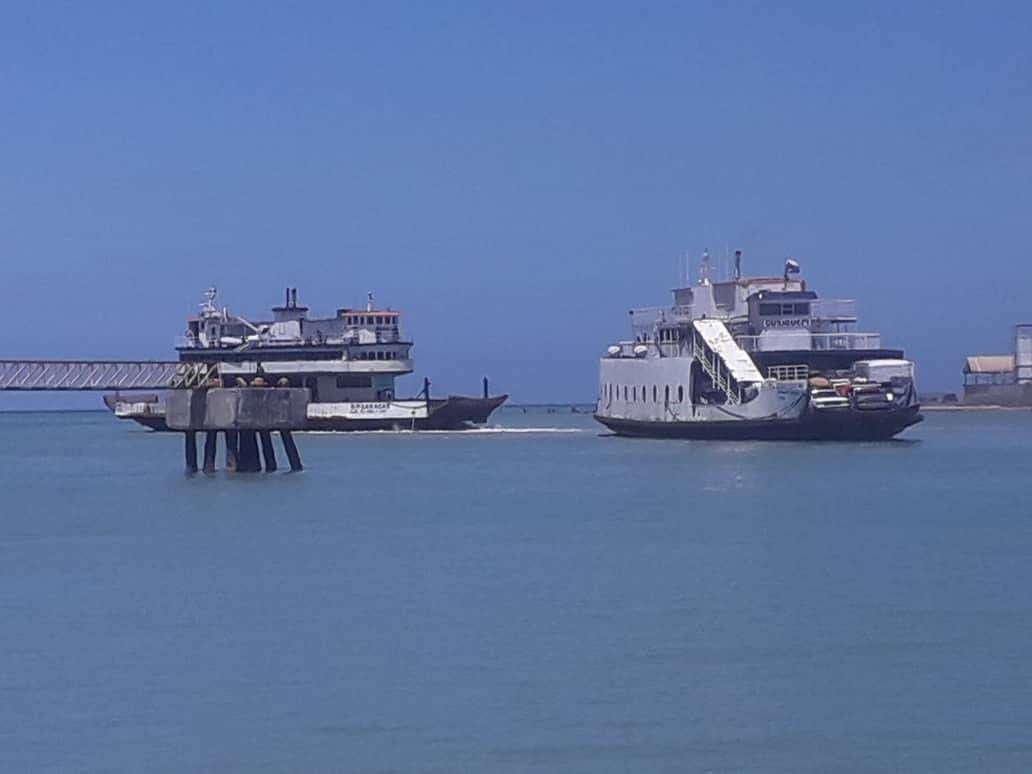 Barco varado en las isla de Margarita, estado Nueva Esparta. Foto: Cortesía