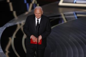 Anthony Hopkins bailó al son de Óscar de León en la fiesta de los Oscars