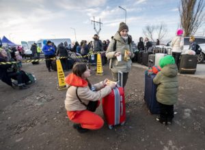 Ucrania cancela la evacuación de Mariúpol tras violación al alto al fuego