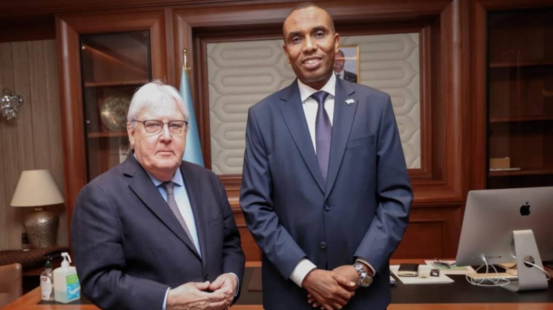 Secretario general adjunto de Asuntos Humanitarios, Martin Griffiths, junto al Primer Ministro de la República Federa de Somalia, Hamza Abdi Barre. Foto: Twitter Martin Griffiths.