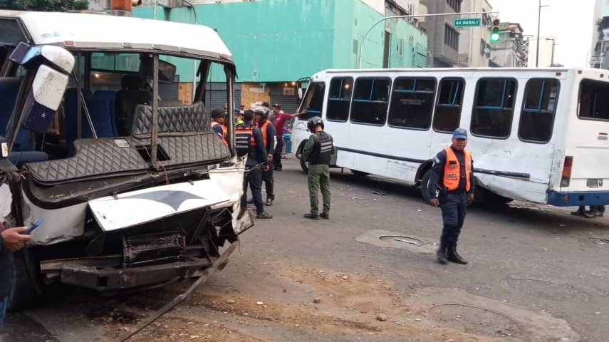 Accidente en la avenida Baralt de Caracas. Foto: Protección Civil.