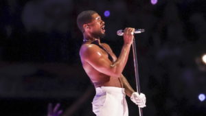 Usher durante el show del entretiempo del Super Bowl LVIII. Foto: EFE.