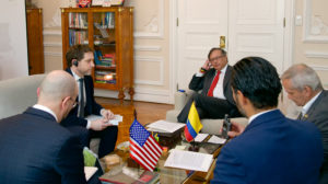 Presidente colombiano Gustavo Petro reunido con funcionarios estadounidenses. Foto: Presidencia de Colombia.